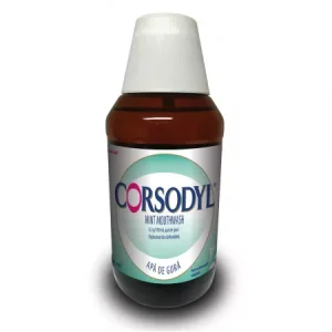 corsodyl mint mouthwash 02 ap de cur 300 m 15095 1 16819016930423.webp